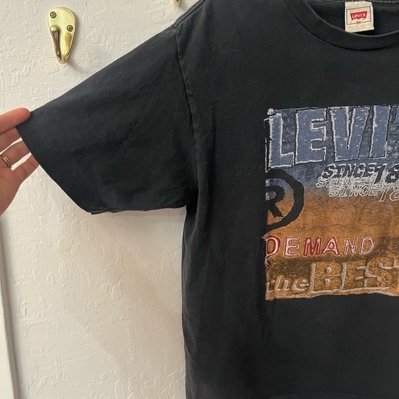 Vintage 90s Levi’s Medium Single Stitch Black Logo Graphic T-Shirt - Picture 8 of 11